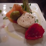 ヴィネリア・リンコントロ - 真ん中はモッツァレラチーズ