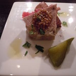 ヴィネリア・リンコントロ - 真ん中はパテドカンパーニュ