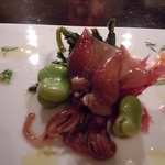 ヴィネリア・リンコントロ - 真ん中はﾎﾀﾙｲｶの前菜