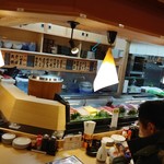 Sushi Izakaya Yataizushi - 店内入口付近のカウンター廻り