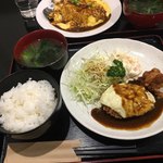 まほろば - チーズのせメンチカツデミグラスソース からあげつき 800円