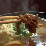 おか田 - 牛肉も入って玉ねぎ青ネギも入ってとろみのある和風カレーのお出汁がめちゃ美味しいやーん❣️熱いでしかし^_^