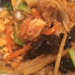華蓮 - 豚肉と木クラゲ・卵・野菜の炒め/接写