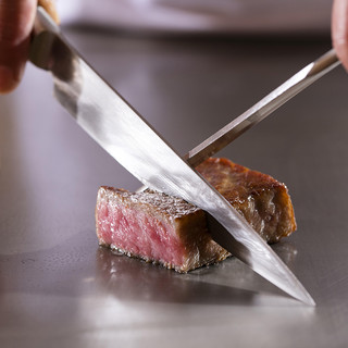 こだわりの食材とシェフの技が愉しめる鉄板焼カウンター