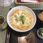 手打ちそば 彩月 - 親子丼(蟹入り味噌汁付き)