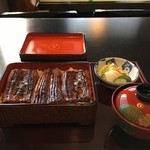 信川円 - うな重(は)、重箱は天然木地の塗り物