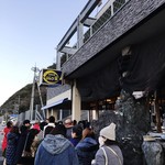 活魚料理 びんび家 - 食べ終えて出たらまだすごい行列