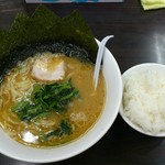 ぎ郎専門店 ら～めん ぎょうてん屋 - とんこつ醤油ラーメンと無料のライスです。(2018年1月)