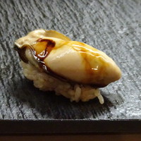 鮨おかだ - ◆煮牡蠣・・低温調理された牡蠣は身がプリプリ。ツメもいい味わいで美味しい。