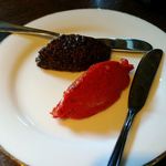 コリス - パンにぬるペースト2種アンチョビと黒コショウ、ドライトマト