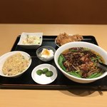 紅梅園 - （2）台湾ラーメン定食
      ¥880