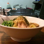 翔丸 - 和風油そばをサイドからのショットで！