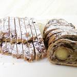 パン家アストレア - 【シュトーレン※画像はお店のFBからお借りしました】箱なし(袋入り・リボン付き)が1,400円、箱入り(袋・箱入り・リボン付き)が1,500円です。