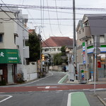 食堂英々 - お店の遠景