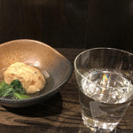 IZAKAYA KURO - お通しはがんもどきの煮物