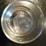 お多津 - お冷（丸い氷）