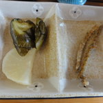 四万十屋 - 漬物と骨煎餅