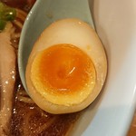 麺屋 すずらん - 燻製玉子(2018.01)