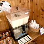 安富牧場 ファミーユ - 試飲の牛乳♪
