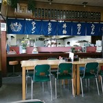 Yaatari - 清潔感のある店内