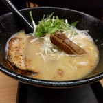 ラーメン 戸みら伊 - 香味とんこつ鶏ラーメン　700円