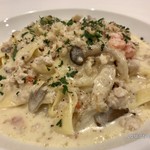 Osteria Tutto Sole - サラダランチパスタの【鶏肉ラグーと4種のキノコのクリームソース　自家製タリアテッレ】