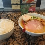 麺処 蓮海 - 鶏塩ラーメン700円＋麺大盛100円＋大ライス150円