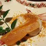 馳走 啐啄一十  - ③河豚の白子、安倍川風。
      削り唐墨をきな粉に、白子をお餅に見立てた遊び心のあるひと品。