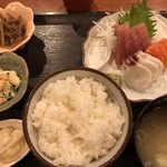 おにぎり屋 こころ - お刺身定食です。