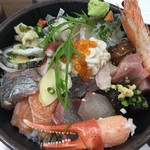 おかもと鮮魚店  - 海老どかすと下に白子やシメサバやクジラまで