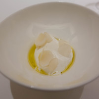 カンテサンス - 塩とオリーブ油が主役 山羊乳のバヴァロア