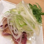 水炊き 豊満 - 腿肉のたたき。胡麻油で和えられたしっかりした歯応えの腿肉。