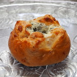 ウェスティン デリ - ゴルゴンゾーラとクルミのパン(仮名）