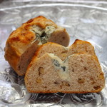 ウェスティン デリ - ゴルゴンゾーラとクルミのパン(仮名）の断面