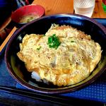 桃どん - ＊昔ながらのカツ丼（¥680）
（県産ロイヤルポークロースカツ丼）