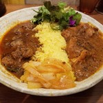 SPICY CURRY 魯珈 - 魯咖チキンカレーとラムカレー(ビンダル風)の２種カレーライス大盛