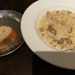ボナ・フォルケッタ - ポルチーニ入り茸のクリームリゾット、香ばしいバゲット