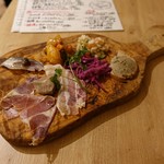 オステリア キーヴォ - 前菜980円也。
