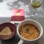 Honolulu International Airport JAL Sakura Lounge - 