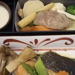 Honolulu International Airport JAL Sakura Lounge - 