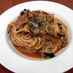 オステリアカプラ - スパゲッティ 仔牛肉とナスのトマトソース