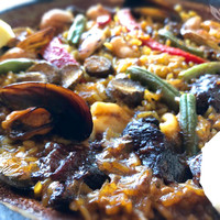 Bar Espanol LA BODEGA 大阪店 - 牡蠣と牛ホホ肉、ゴボウのパエリャ
