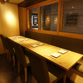 Enjoy delicious sake and delicious food while taking a breather in a hideaway for adults.