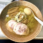 覆麺 智 - 阿波尾鶏、鯛、煮干 味玉付 塩（980円）