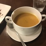 ビストロ ローブン - 香味野菜のポタージュスープ。
      美味し。