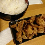 大橋通りの唐揚げ市場 - 鶏皮の唐揚げ