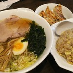 幸楽 - 醤油ラーメン＋半チャーハン＋ハーフ餃子(3個) 1000円