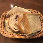 ビストロ ローブン - パン。
      美味し。