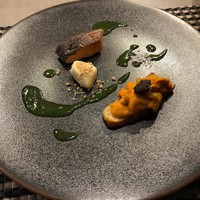 ピアット ディ テアトロ ヒビ - サーモンのコンフィ、チーズ、根室産雲丹の前菜