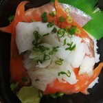 丼丸 - エンガワ、サーモン丼